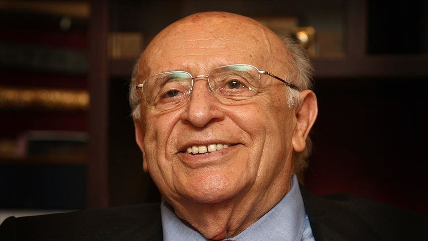İlgi çeken söylemleri, fötr şapkası ile süren 38 yıllık siyasi