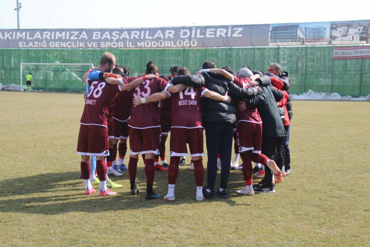 Elazığspor 18 futbolcuyla Sakarya’ya gitti Elazığspor, TFF 3. Lig 1. Grup’un 29. haftasında deplasmanda oynayacağı