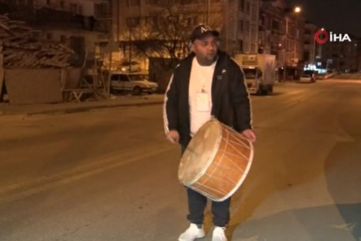 Ramazan davulcuları Ankara halkını ilk sahura davul sesleri ile uyandırdı.