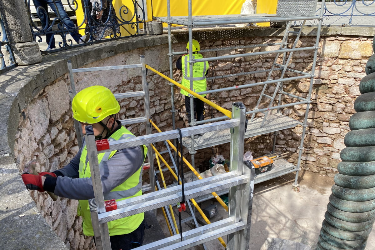 Sultanahmet Meydanı’ndaki Yılanlı Sütun restore ediliyor Sultanahmet Meydanı'nda bulunan 2 bin 500 yıllık Yılanlı Sütun için