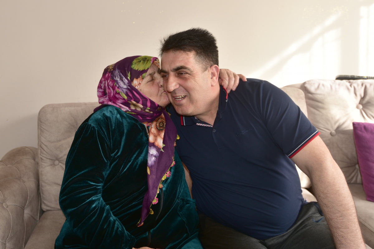 Ukrayna’ya giden Ahıska Türkü, 2,5 ay sonra Ahlat’a dönebildi Bitlis’in Ahlat ilçesinden Ukrayna’daki akrabalarının yanına giden Ahıska Türkü Mansur