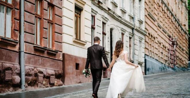 İtalya Lazio bölgesinde düğün yapanlara 31 bin lira veriyor İtalya’nın Lazio bölgesindeki yetkililer, düğünleri ister Roma’da, ister görkemli bir