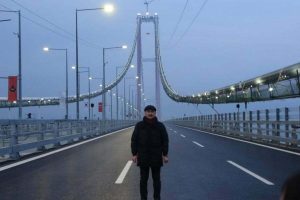 Dünyanın en büyük orta açıklığına sahip asma köprüsü unvanına sahip