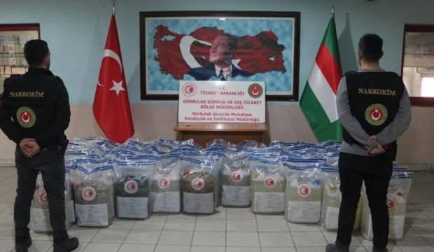 Bakan Muş duyurdu: Bir TIR’da 1 ton 18 kilo metamfetamin ele geçirildi Son dakika... Ticaret Bakanı Mehmet Muş, Gürbulak Sınır Kapısı'ndan Türkiye'ye
