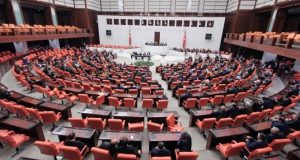 Milletvekili Seçim Kanun Teklifi kabul edildi ve yasalaştı.