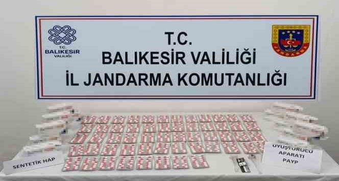 Balıkesir’de jandarma ekiplerinin Altıeylül, Edremit ve Ayvalık ilçelerinde düzenlediği operasyonlarda