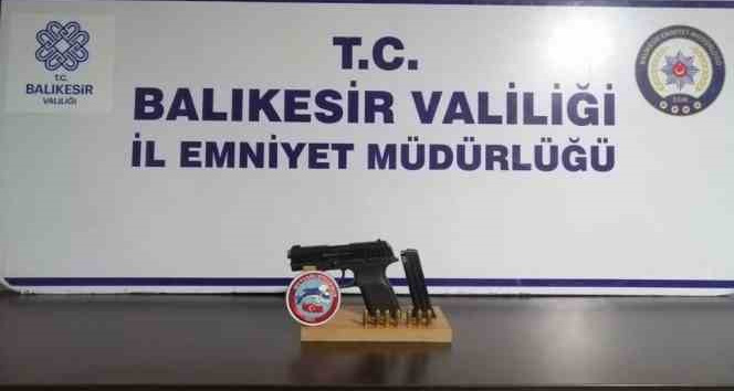 Balıkesir’de Asayiş Şube polisleri il genelinde yaptıkları operasyonlarda çeşitli suçlardan