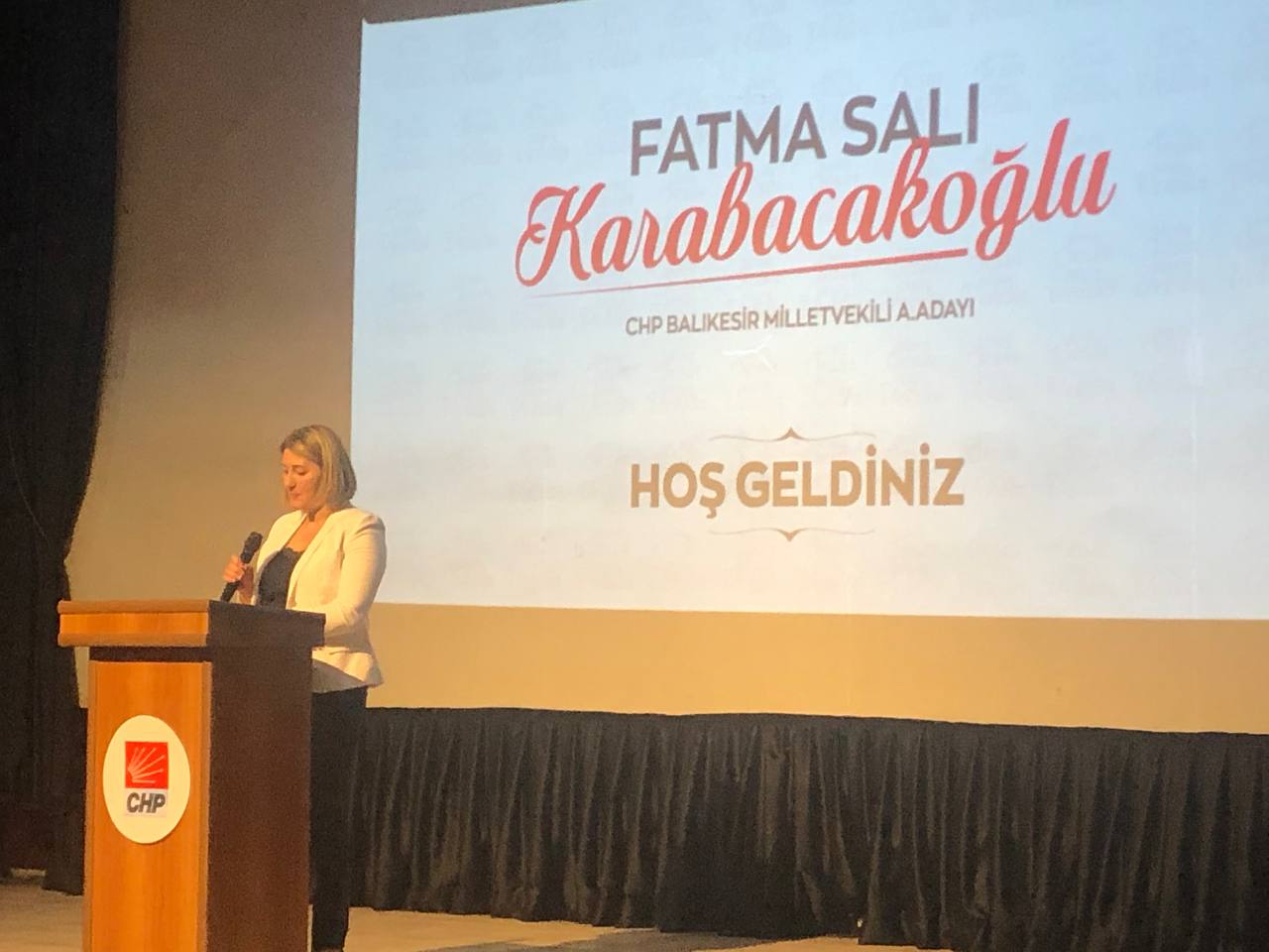 Eğitimci ve Sosyolog Fatma Salı Karabacakoğlu, düzenlediği basın toplantısı ile