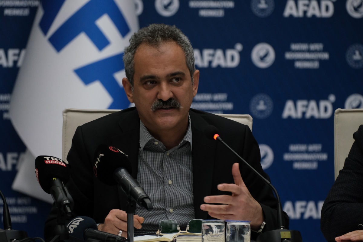 Bakan Özer açıkladı: ‘Bu gecikmelere rağmen eğitim ve öğretimi 16 Haziran tarihinde sona erdireceğiz’ Bakanlığının 45 personel alımına ek 5 bin sözleşmeli personel alacağı