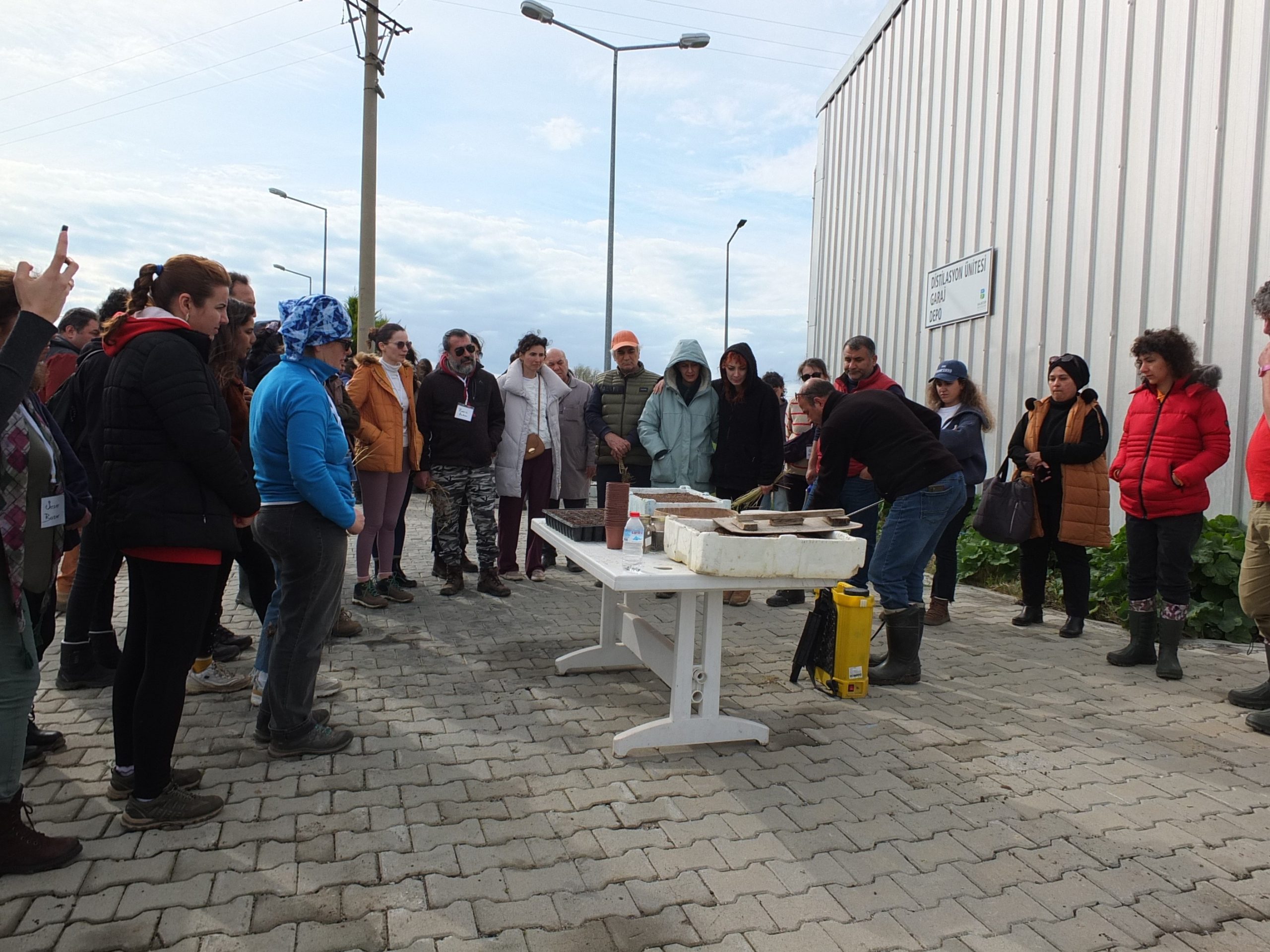 Balıkesir’de Tıbbi ve Aromatik Bitki Kursuna kadın ilgisi Burhaniye ilçesinde, Balıkesir Çiftçi Eğitim Merkezi’nde (BAÇEM) 9.Tıbbi ve Aromatik