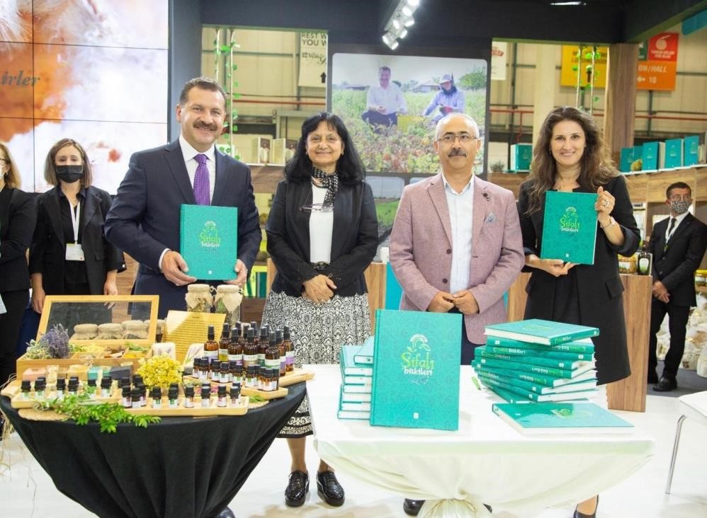 Belediye ücretsiz dağıtıyor, uyanıklar internetten fahiş fiyata satıyor Balıkesir Büyükşehir Belediyesi tarafından basımı yapılıp, ücretsiz dağıtılan ‘Zeytin Ülkesi