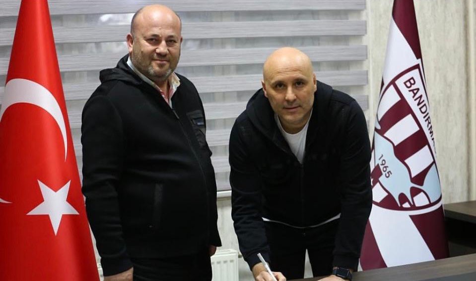 Bandırmaspor Teknik Direktör Sami Uğurlu ile anlaştı Spor Toto 1. Lig ekiplerinden Bandırmaspor, takımın başına Teknik Direktör