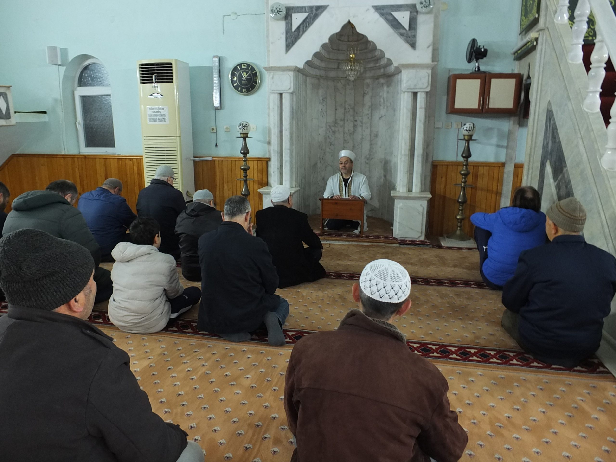 Burhaniye’de Sabah Namazı Buluşması Bahçelievler Camiinde yapıldı Burhaniye ilçesinde, Müftülüğün başlattığı sabah namazı buluşmaları devam ederken, bu