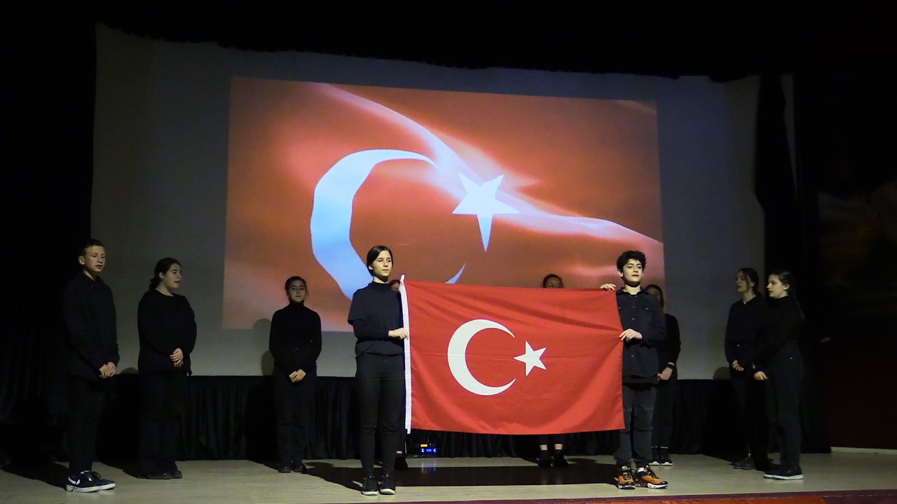 Bandırma’da İstiklal Marşı’nın kabulü ve Mehmet Akif Ersoy’u anma günü programı düzenlendi Balıkesir’in Bandırma ilçesinde, İstiklal Marşı’nın Kabulünün 102. Yılı ve Mehmet