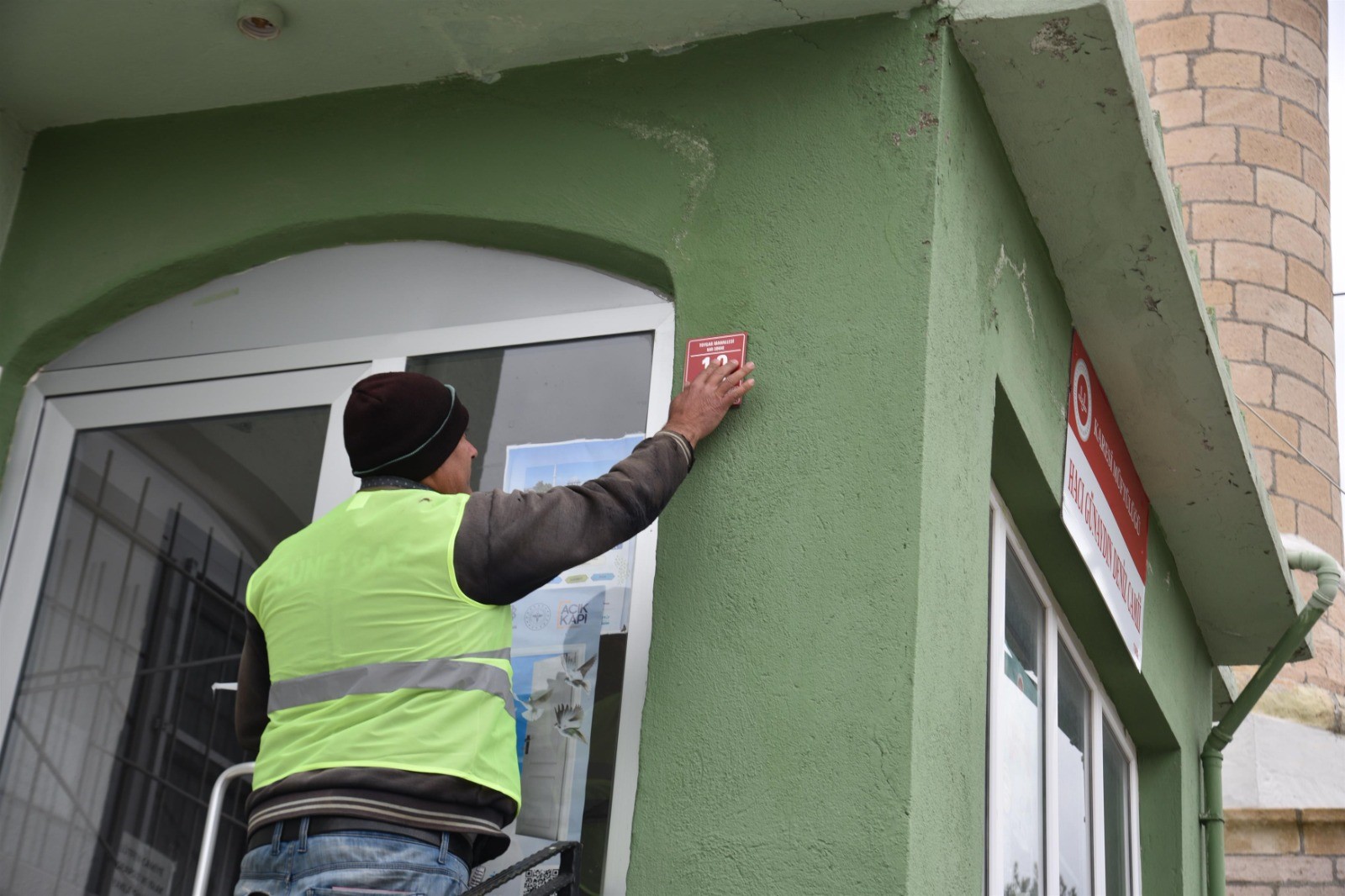 Altıeylül ve Karesi İlçelerinde sokak tabelası ve numarataj uygulamalarını Ramazan