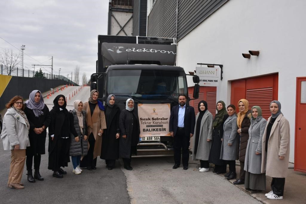 AK Parti Balıkesir Kadın kollarından sıcak sofralar kurulması için ilk sevkiyat yapıldı AK Parti Balıkesir İl Kadın Kolları Başkanlığı tarafından Türkiye genelinde