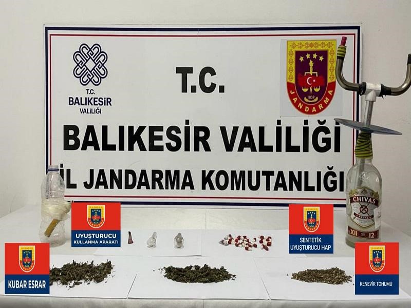 Balıkesir’de polis ve jandarmadan ‘Huzur’ operasyonu Balıkesir’de polis ve jandarma ekiplerinin il genelinde son 1 haftada