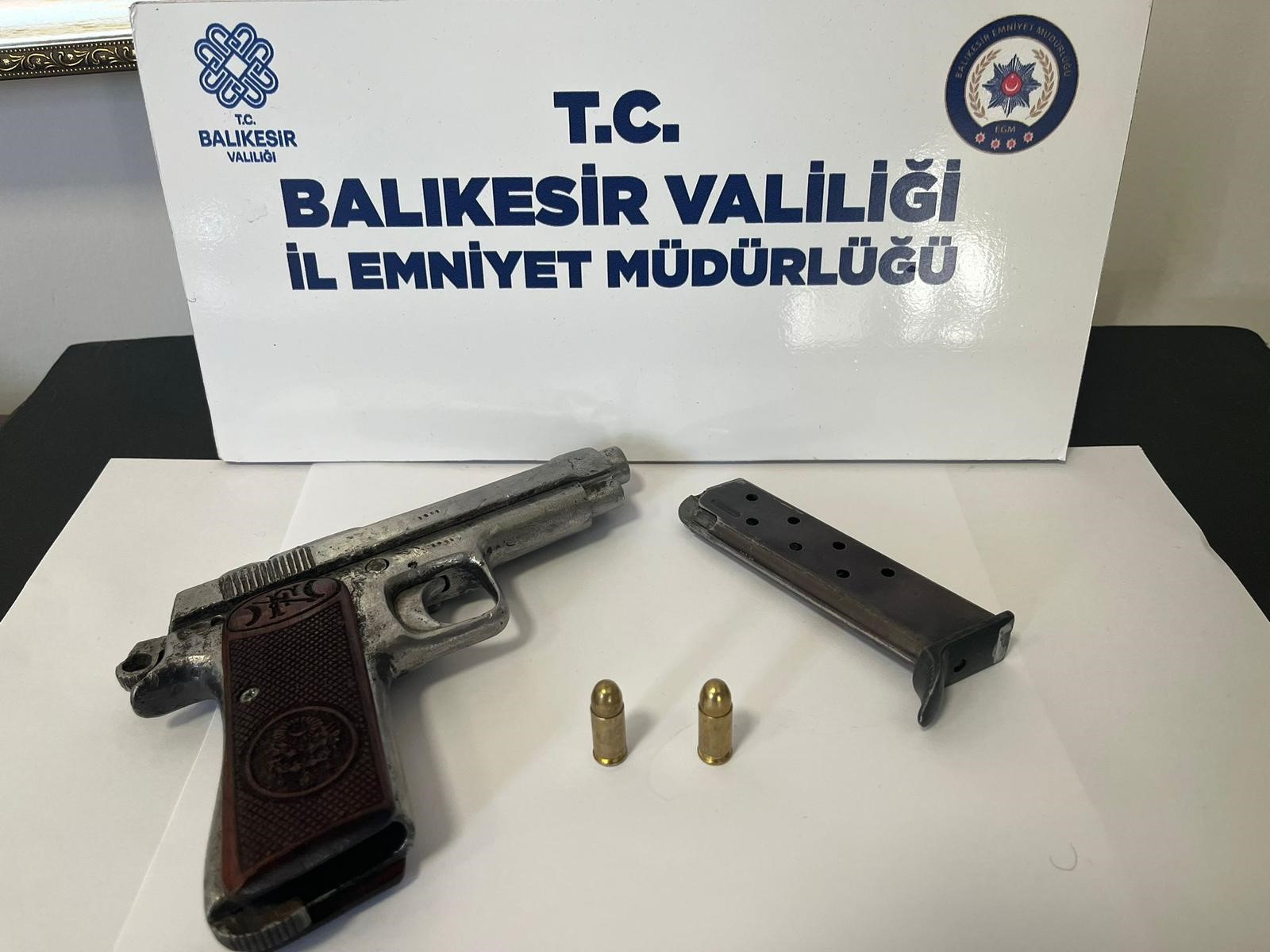 Balıkesir’de 29 şüpheli şahsa operasyon Balıkesir’de polis ve jandarma ekiplerinin ayrı ayrı yaptıkları organize suç