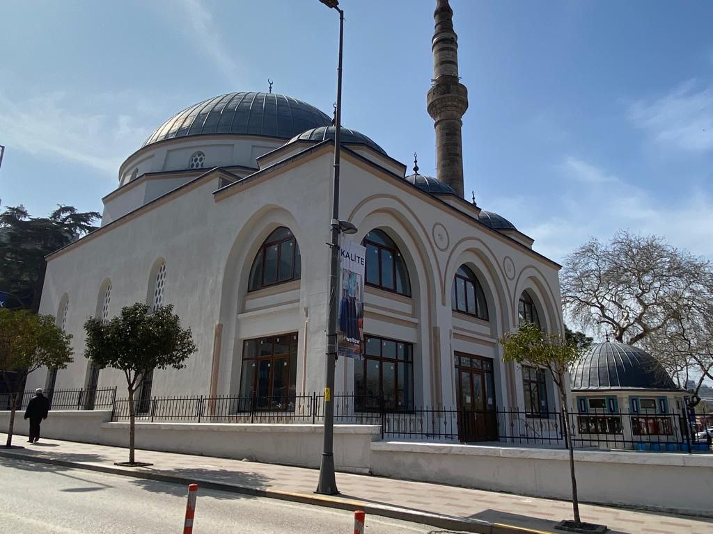 Bandırma’nın tarihi Haydar Çavuş Camii yeniden ibadete açılıyor Bandırma’nın silüetinin tamamlayıcısı olan ve 19. Yüzyılın başlarında inşa edilen