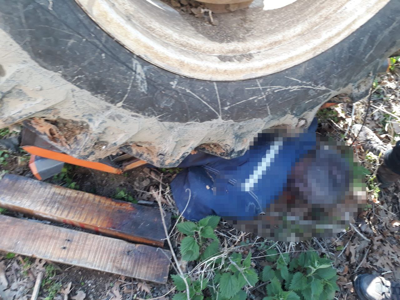 Gönen’de traktörün altında kalan kişi hayatını kaybetti Balıkesir’in Gönen ilçesinde Hafızhüseyinbey kırsal mahallesinde meydana gelen traktör kazasında