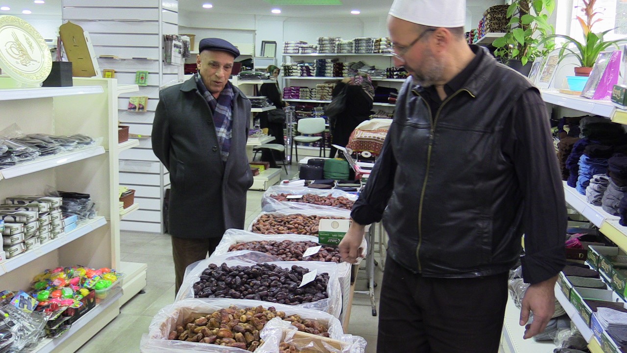 Ramazan geldi, hurmaya talep arttı Balıkesir’in Bandırma ilçesinde evlerde Ramazan hazırlıkları başlarken iftar sofralarının gözdesi