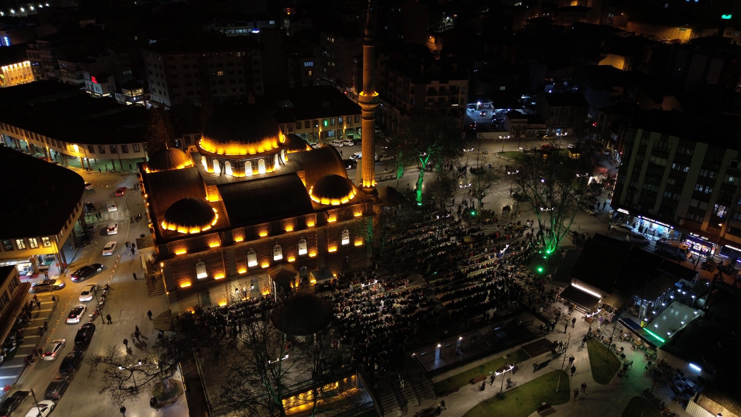 Balıkesir’de ilk teravih namazı kılındı Balıkesir’de Ramazan ayının gelmesi ile ilk teravih namazı kılındı. Balıkesir’in