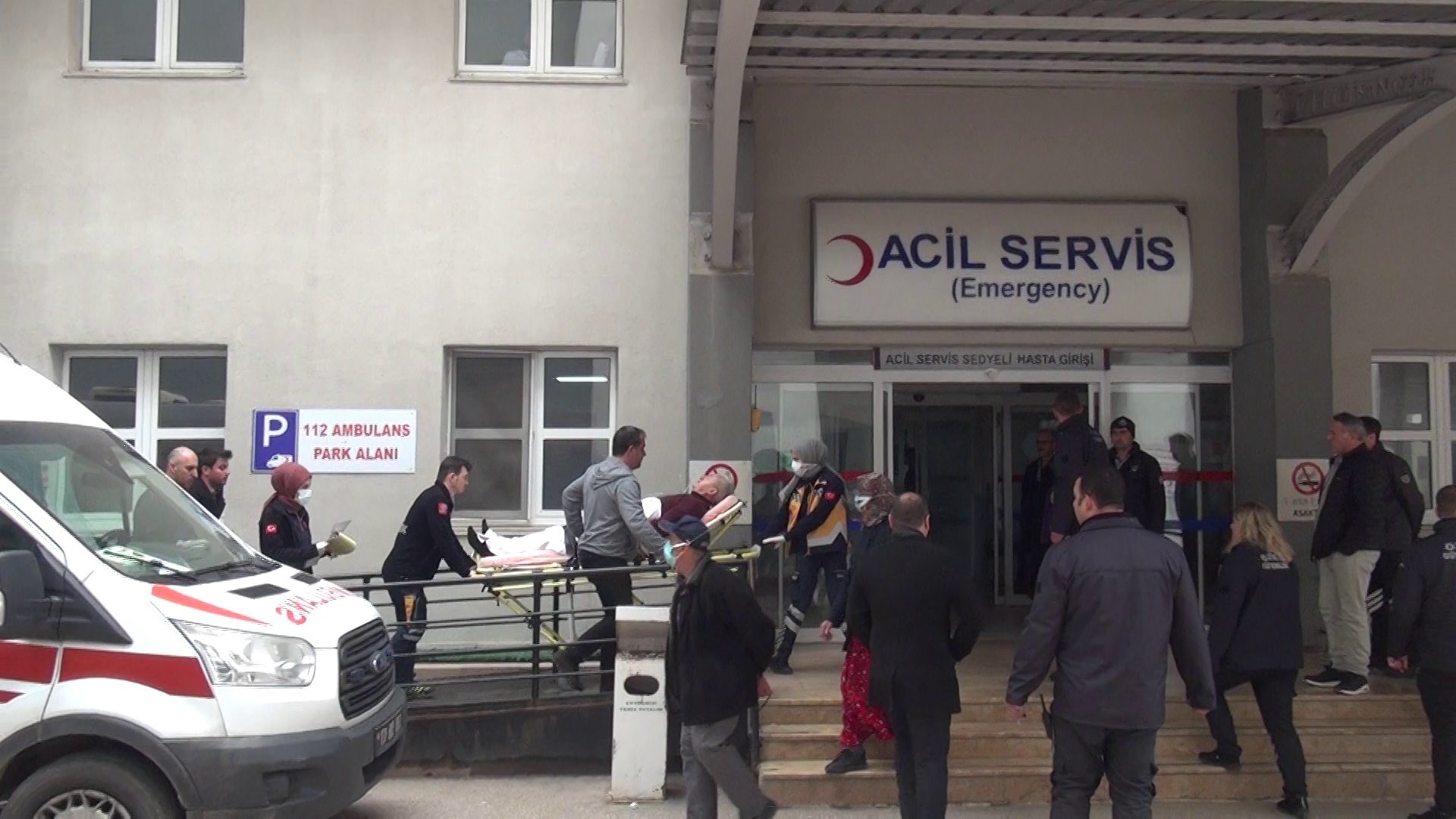Erdek Belediye Başkanı Burhan Karışık, uğradığı bıçaklı saldırı sonucu yaralandı Balıkesir’in Erdek ilçesinde Erdek Belediye Başkanı Burhan Karışık, uğradığı bıçaklı