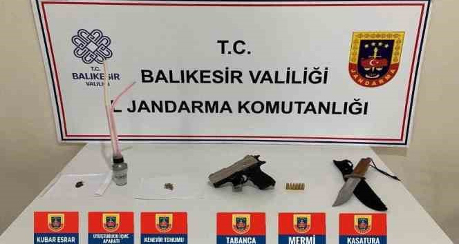 Balıkesir’de narkotik polisi ve jandarma ekiplerinin il genelinde yaptıkları uyuşturucu