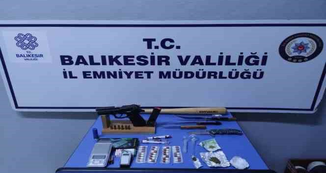 Balıkesir’de polis ve jandarma ekiplerinin il genelinde ayrı ayrı yaptıkları