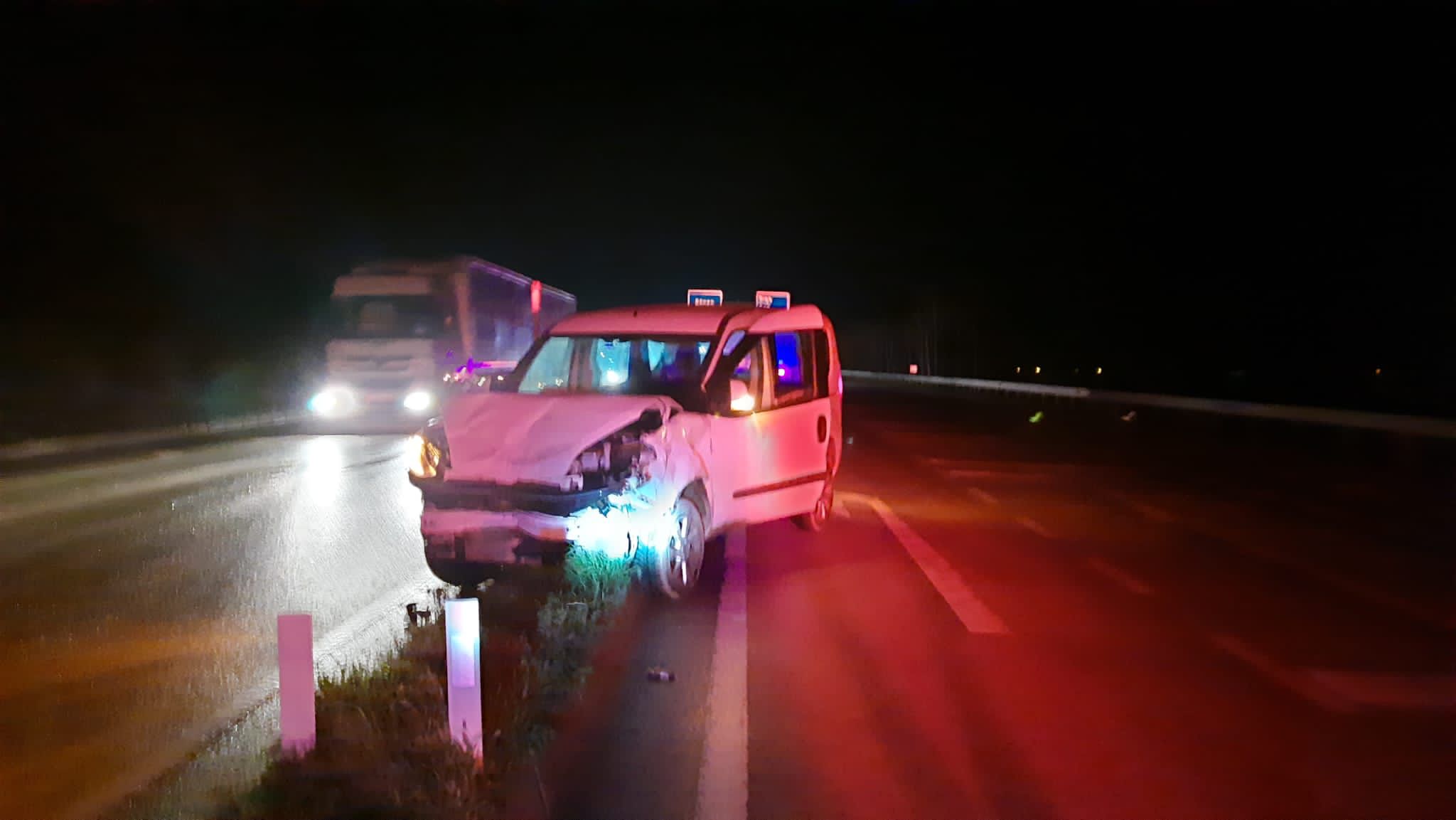 Balıkesir’in Gönen ilçesi Tahirova mevkiinde meydana gelen trafik kazasında 3