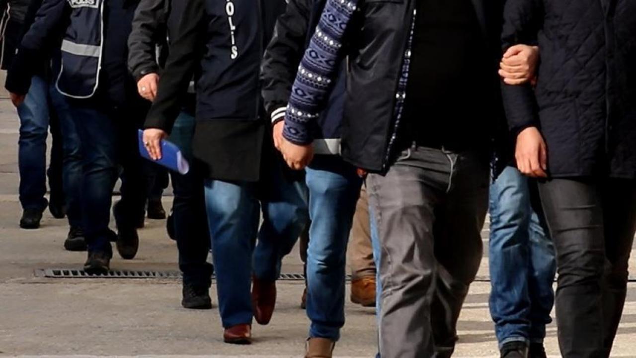 Balıkesir merkezli 21 ilde yabancı uyruklu kişileri arayarak kendilerini avukat,