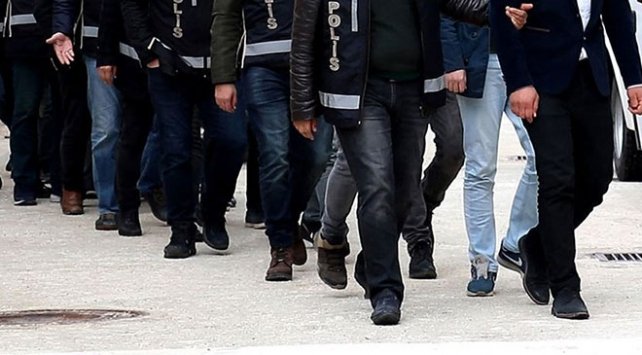 Balıkesir’de 6 şahsa FETÖ/PDY operasyonu Balıkesir’de polis ekipleri Cumhuriyet Başsavcılığının talimatı ile 6 FETÖ/PYD terörö