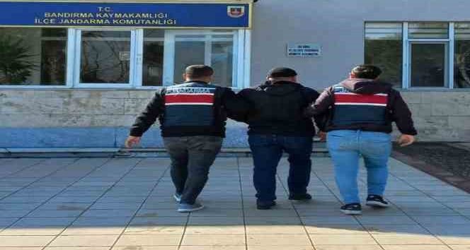 Balıkesir’de jandarma hapis cezası olan şahısları yakaladı Balıkesir’de Jandarma JASAT ekipleri Bandırma, Gönen ve Dursunbey İlçelerinde 10