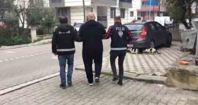 Balıkesir’de uluslararası dolandırıcılık operasyonunda 116 şahıstan 31’i tutuklandı Balıkesir merkezli yürütülen soruşturmada, Almanya, Avusturya, Çekya, Kanada, Peru, Katar