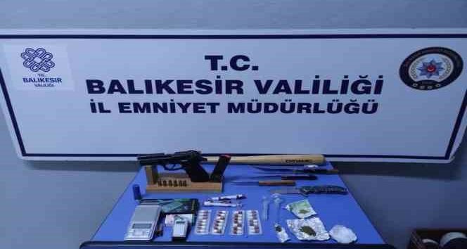 Balıkesir’de polis ve jandarma ekiplerinin il genelinde ayrı ayrı yaptıkları