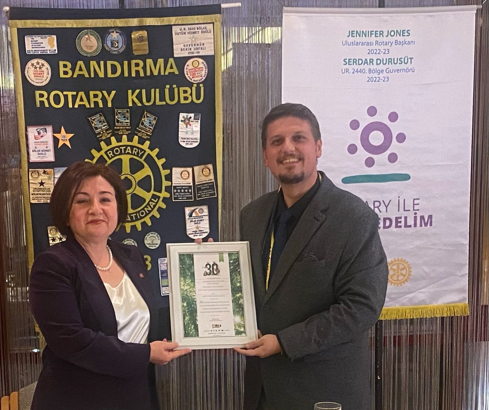 Bandırma Rotary Kulübünün olağan toplantısında bir araya gelen Çağdaş Yaşamı