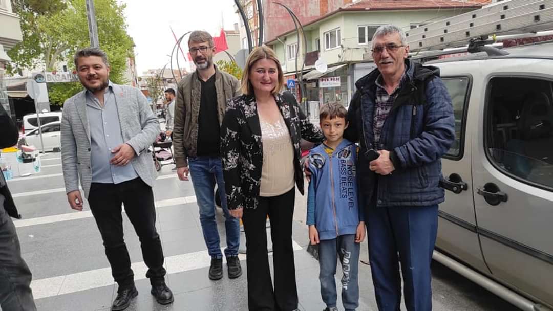 Balıkesir CHP Milletvekili adayı Fatma Salı Karabacakoğlu Bigadiç’te esnaf ve