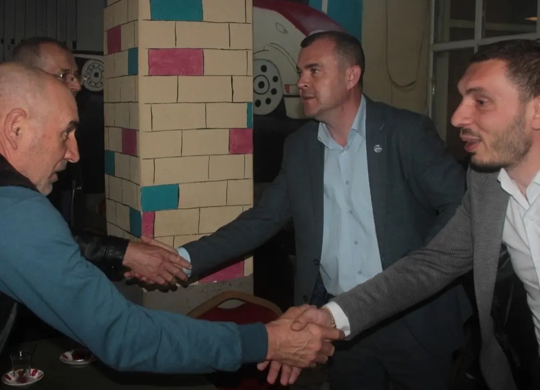 Bitikli: ”Her ikisine de oy vermek istemiyorum diyenlerin tercihi olacağız” Cumhurbaşkanı Adayı Muharrem İnce’nin Genel Başkanı olduğu Memleket Partisi 14