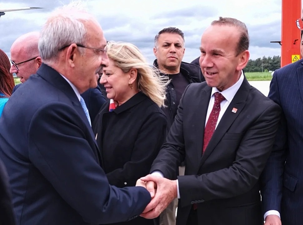 Panç, Kılıçdaroğlu’nu havaalanında karşıladı Balıkesir CHP Milletvekili adayı Dr. Selim Panç Balıkesir’de yapılacak miting