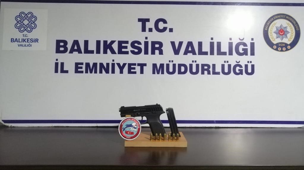BALIKESİR (İHA) – Balıkesir’de asayiş polisleri il genelinde yaptıkları aranan