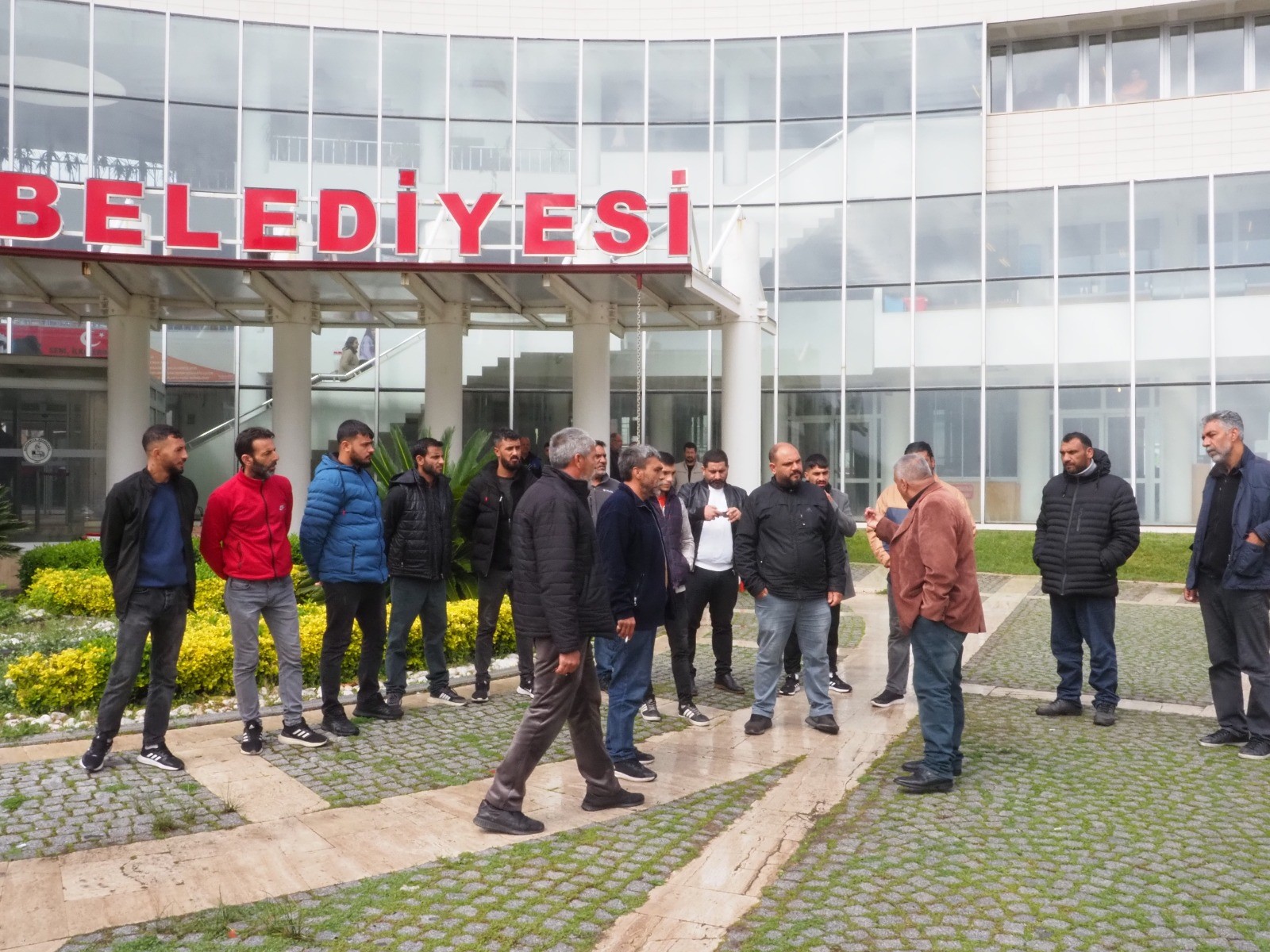 Romanlardan Burhaniye Belediye Başkanına tepki BALIKESİR (İHA) – Balıkesir’in Burhaniye ilçesinde CHP’li Belediye Başkanı Ali