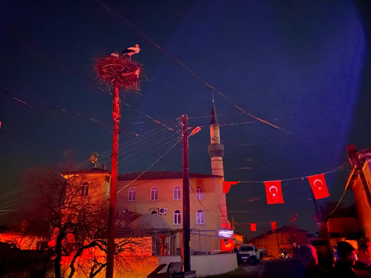 Sındırgı’da çıkan yangında dört ev kullanılamaz hale geldi BALIKESİR (İHA) – Balıkesir’in Sındırgı ilçesi Kozlu kırsal mahallesinde çıkan