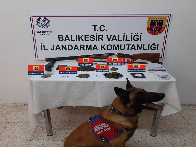 Balıkesir’de jandarmadan uyuşturucu operasyonu BALIKESİR (İHA) – Balıkesir’de jandarma il genelinde yaptıkları uyuşturucu operasyonlarında
