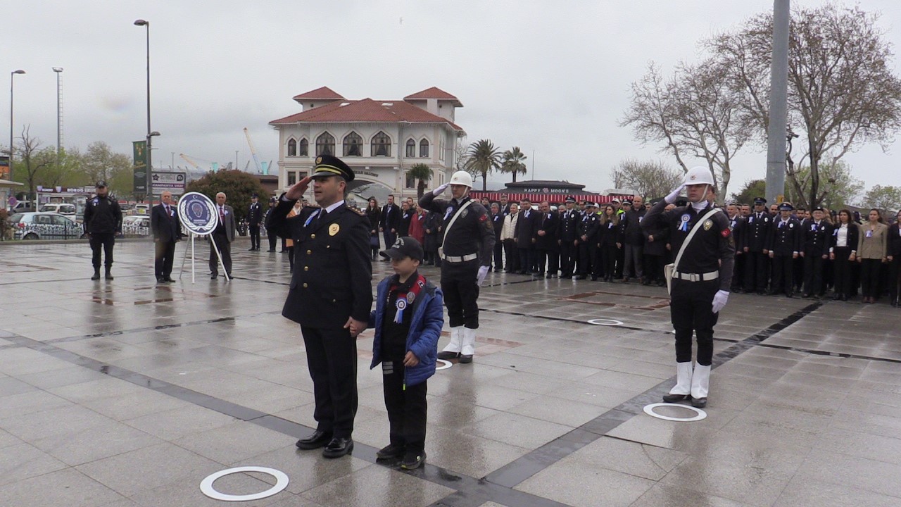 Polis Teşkilatının 178. kuruluş yılı kutlandı BALIKESİR (İHA) – Balıkesir’in Bandırma ilçesinde, Polis Teşkilatı’nın 178. kuruluş