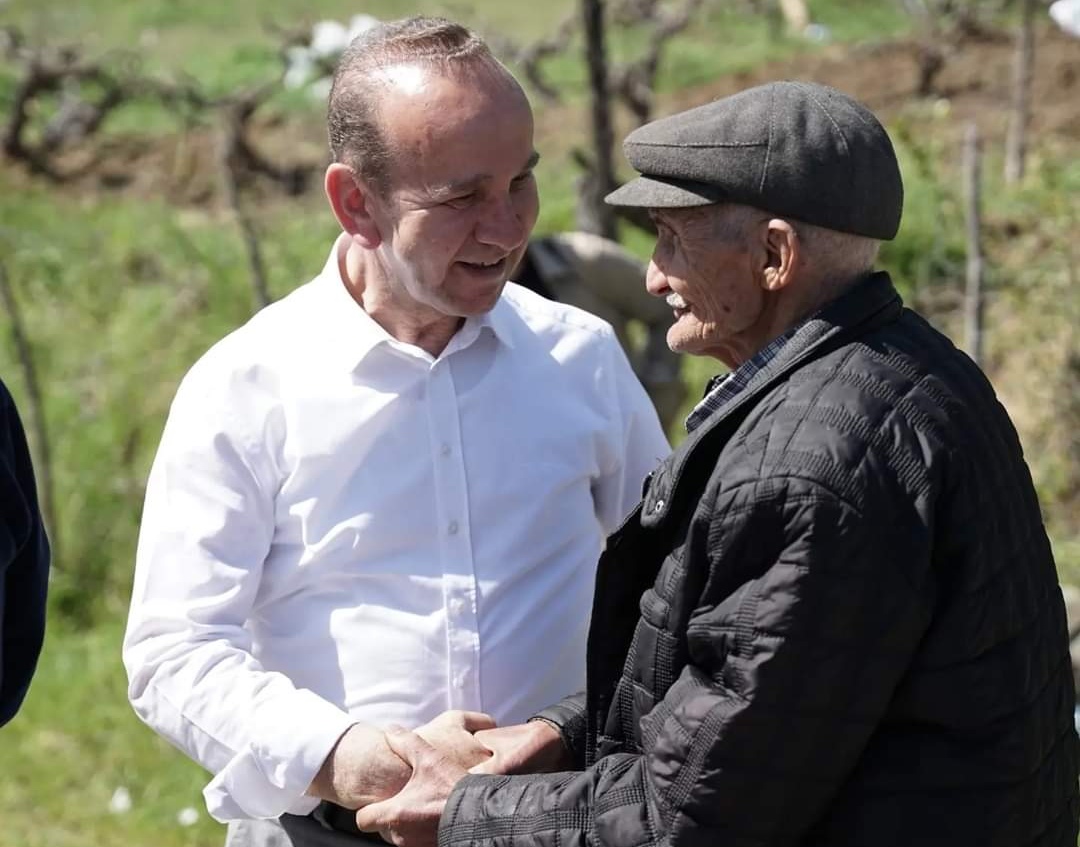 Dr. Selim Panç Balya ve Köylerini Ziyaret Etti Balıkesir Milletvekili Adayı Dr. Selim Panç dur durak bilmeden ziyaretlerine