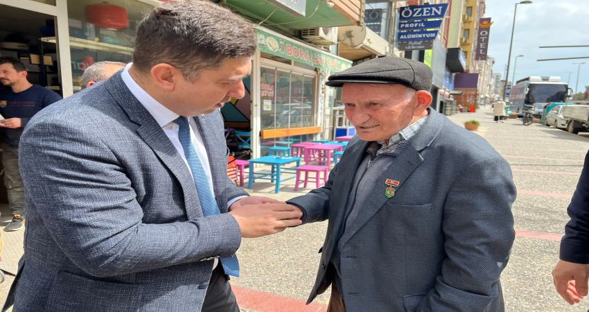MHP Balıkesir 2.sıra Bandırma Milletvekili adayı Harun Algül Atatürk Caddesinde Esnaf ve Vatandaşlar ile Buluştu Milliyetçi Hareket Partisi İlçe Başkanı Bekir BOZKURT ve Yönetim Kurulu