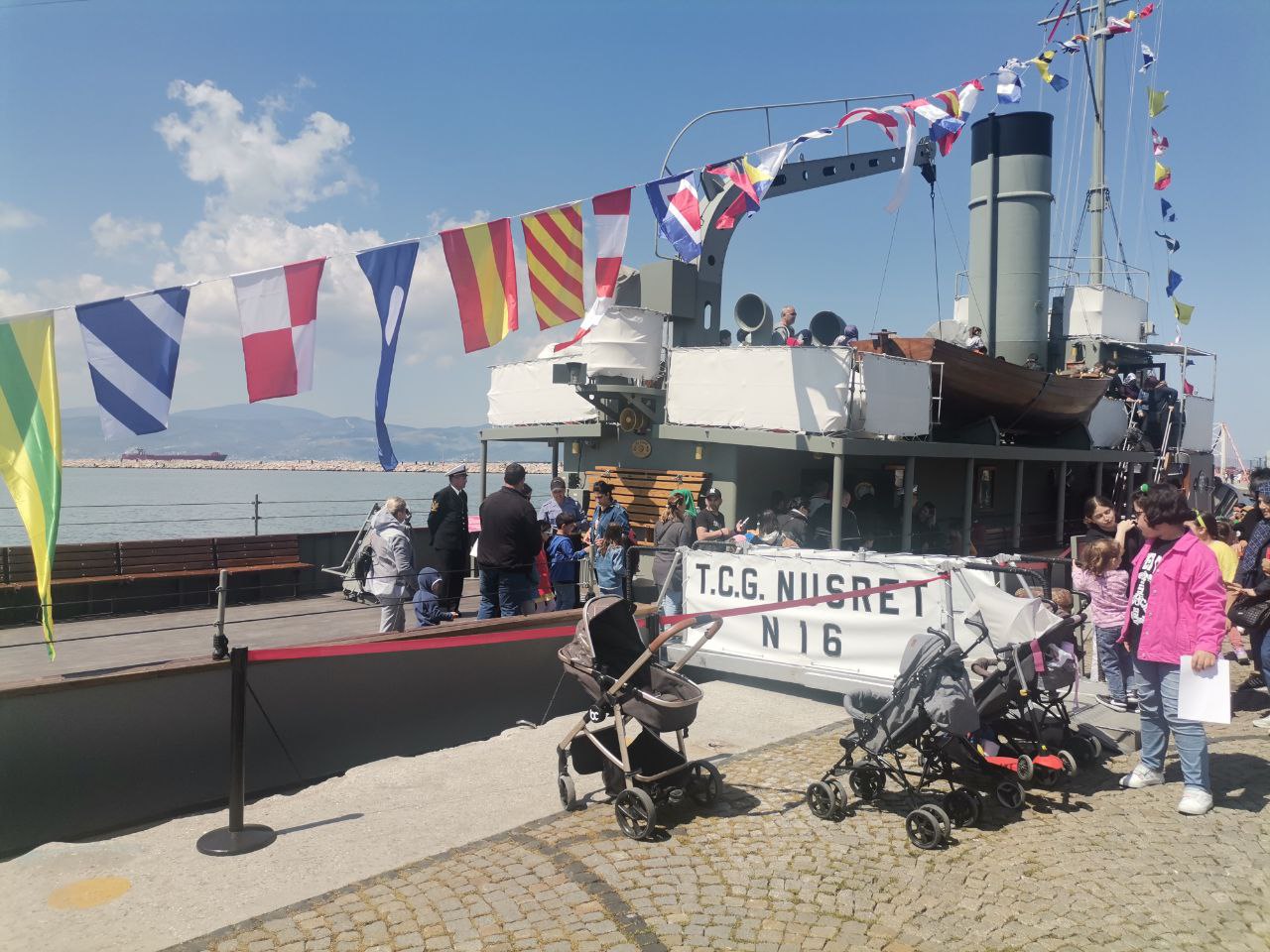 TCG Nusret Mayın Gemisi Bandırma Limanı’nda Balıkesir’in Bandırma ilçesinde tarihin seyrini değiştiren, Çanakkale’de 1915’te döşediği mayınlarla