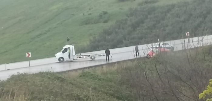 BALIKESİR (İHA) – Balıkesir’in Erdek ilçesinden Bandırma istikametine giden otomobil,