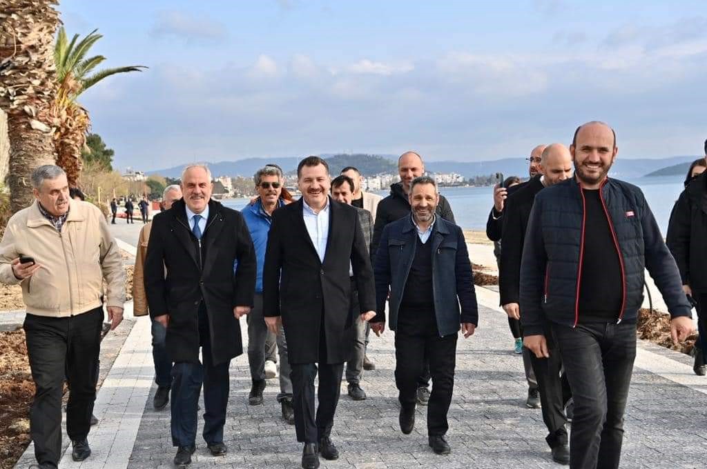 Başkan Yücel Yılmaz Erdek Çuğra Sahil çalışmalarını inceledi BALIKESİR (İHA) – Balıkesir Büyükşehir Belediye Başkanı Yücel Yılmaz, Erdek
