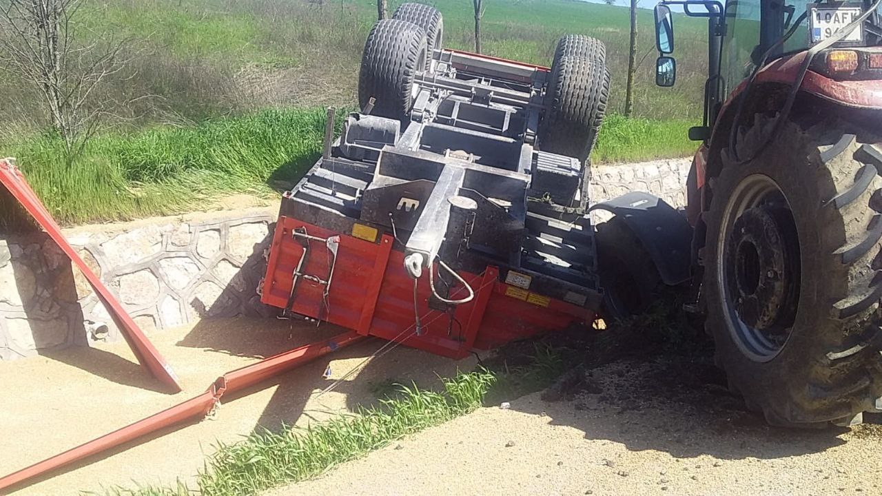 Balıkesir’in Bandırma ilçesinde buğday yüklü traktör kamyon ile çarpıştı, traktör